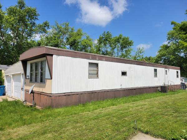 $28,000 / 2br - Mobile home for sale in grand view estates Bloomington il (61701)64018613777795120