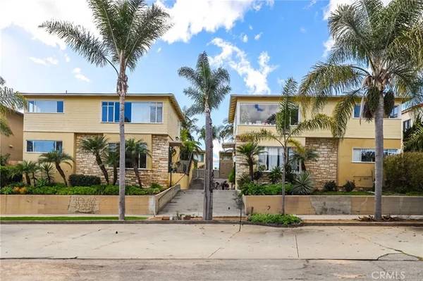 Pristine 1 bed, 1 bath condo with its private entry and seating area 1