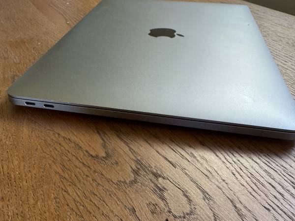 MacBook Pro de 13 pulgadas 2016, Thunderbolt 3, Monterey - 475 USD (Seattle/Maple Leaf)63471354729601123