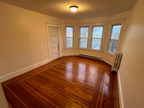 $1,550 / 2br - huge 2 bedroom apartment, third floor (Chicopee)64016884278658124