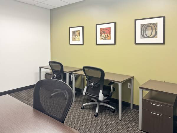 Dedicated Desks for Creatives: Fresh Space, Fresh Ideas 1