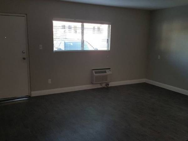 $799 / 275ft2 - Studio 1ba, Cable Ready, Utilities Paid (1521 Casino Center Blvd., Las Vegas, NV)63907028185090120