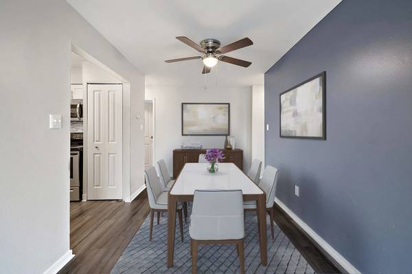 $800 / 1br - 725ft2 - WAIVED SEPTEMBER RENT AND APP FEES! BEAUTIFULLY RENOVATED 1/2 BEDROOM (Riverview)63926725633155121