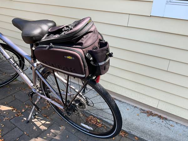 Bicicleta híbrida: Jamis Citizen 3 - 17 pulgadas, 2021, como nueva, muchos extras - $725 (Westport)63436999155715122