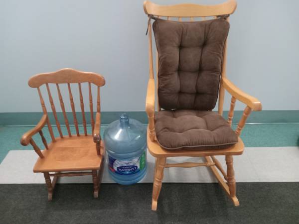 2 Rocking chairs 1 grown up and 1 child 1