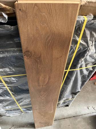 Corn oak Laminate flooring 9 1/2 cases (165sq ft) 1