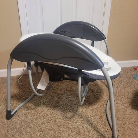 Graco Simple Sway baby swing 1