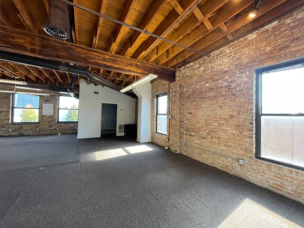 $4,450 / 2138ft2 - Ultimate Corner Loft Office! Professional/Creative. No Taxes/CAM'S 309 (Goose Island, Chicago)63918415601027121