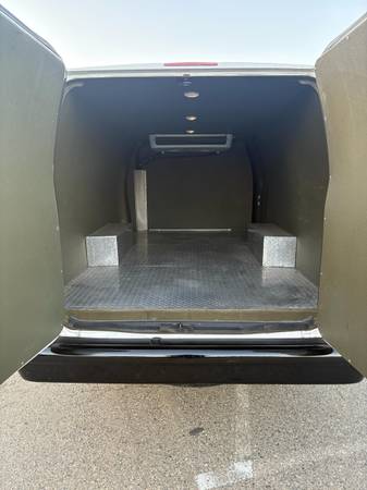 2013 Ford Econoline E150 - Photo 8