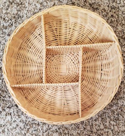 12 inch Round Wicker Sectioned Basket. 1