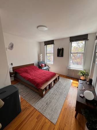 $2,350 / 2br - 140ft2 - Comfortable room right off the L with private workspace (Williamsburg)63874742828545120