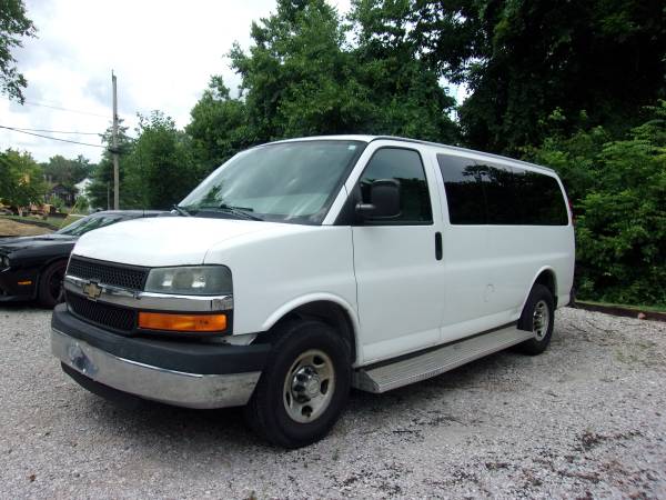 2012 Chevrolet Express Van *SÓLO 154K MILLAS* 12 PASAJEROS*EXCELENTE ESTADO - $9,995 (Cincinnati)636219735420191218