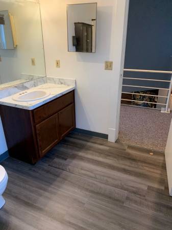 $1,350 / 2br - 2200ft2 - 2,200 sf 3 story 2 bedroom 1.5 bath near downtown (St. Clair Superior)63860363349123123
