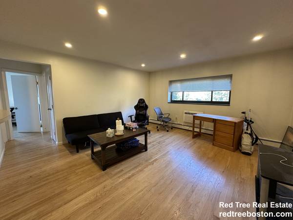 $2,800 / 2br - Awesome spacious 2 bed with utilities included, parking avail!! (Allston)63802096780419122