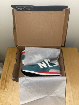 Zapato deportivo New Balance 574 - Talla para niño pequeño 13 (NUEVO) - $20 (Merrifield)634711454551051227