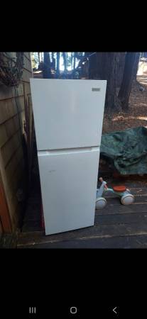 Free not working fridge 10.1 cubic feet 1
