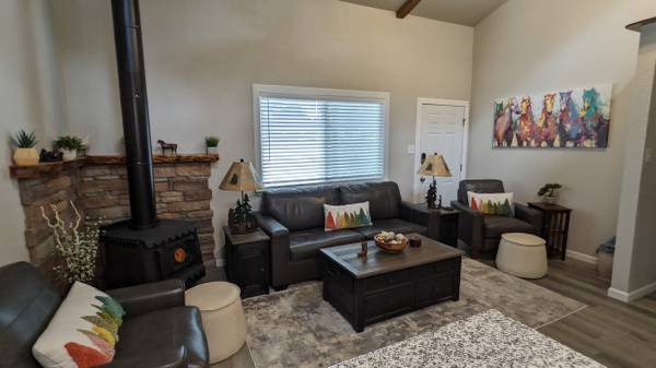 $219,000 / 2br - 792ft2 - Beautifully Renovated Condo/Your New Mountain Retreat (2 Bed, 2 Baths) (Ruidoso, NM)63867373717635120