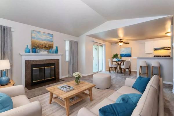 $1,865 / 2br - 898ft2 - Convenient kitchens include appliances and in sink garbage disposal (Bremerton)64031310556419120