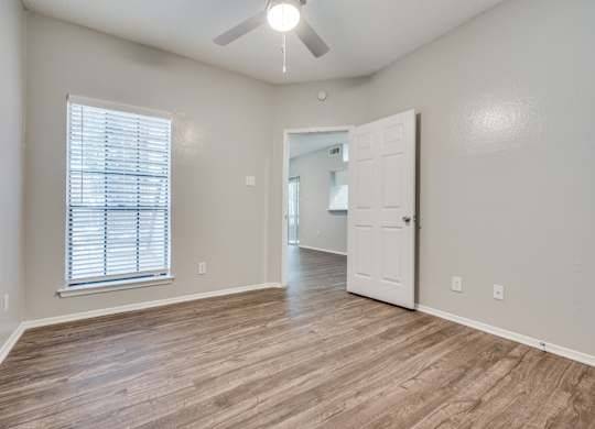 $975 / 1br - 612ft2 - Gazebo sundeck, Bark Park, Tennis Court (1400 Esters Rd, Irving, TX)63796578212865120