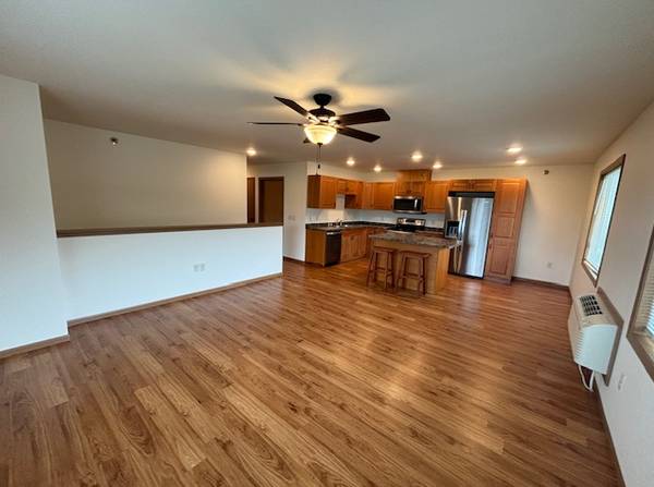 $995 / 2br - 925ft2 - 💥 BEAUTIFUL 2BR/1BA Upper Apartment – Built in 2019 – Cat Friendly 💥 (Chippewa Falls)63845958466563121