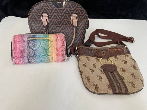 3 bolsos pequeños - Betsey Johnson - US Polo - Aldo - $25 (Columbia, MO)63471026157571121