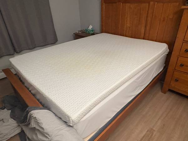 Queen Size Memory Foam Mattress Topper 1