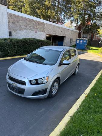 2013 Chevrolet Sonic Lt turbo 4 puertas transmisión manual de 6 velocidades inspeccionado - $2,650 (Falls Church)63616500192129121