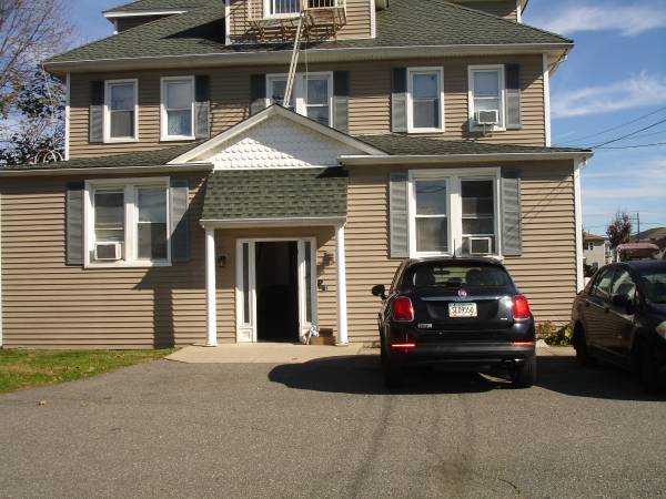 Spacious, clean, small-pet friendly waterfront 2nd floor 1