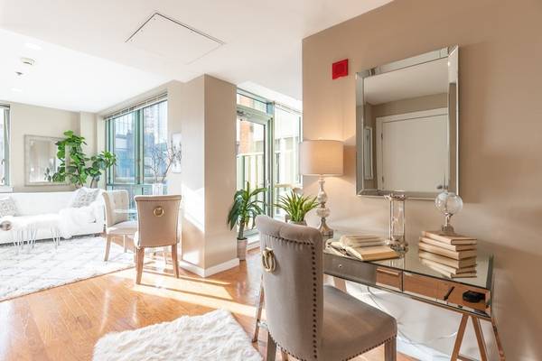 $2,600 / 1br - 680ft2 - Causeway St one bed one bath unit (Boston)63912517580290124