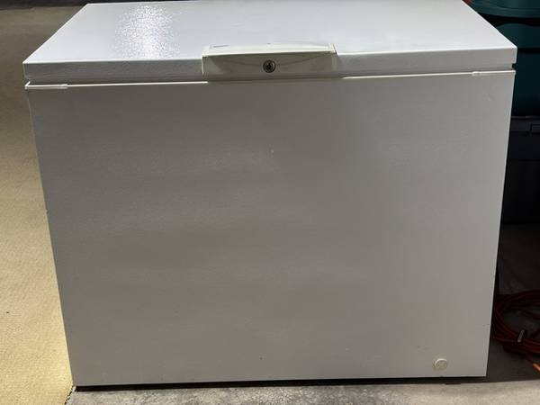 ***** USED SEARS KENMORE CHEST FREEZER 11.5 TO 13.4 CUBIC FEET ***** 1