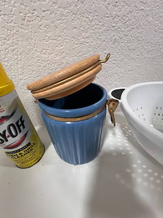 Bathroom & kitchen items 1