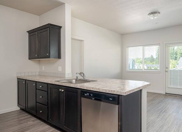 $1,450 / 1br - GET a FREE MONTH & $1000 MOVE! - Acoustically Engineered for Quiet (Vancouver)63914854733826121