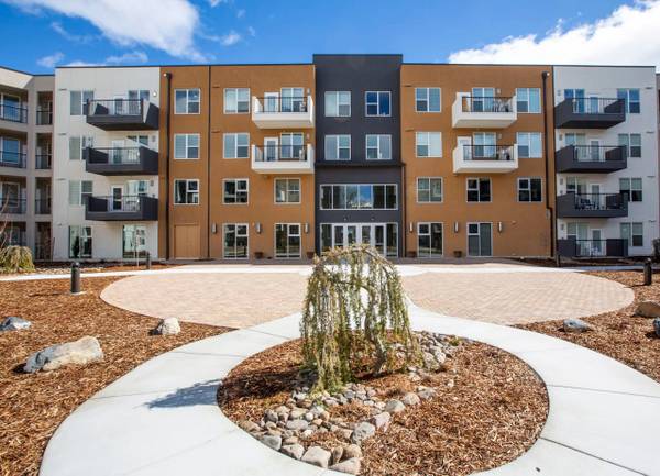 $1,415 / 2br - 795ft2 - Senderos peatonales, salón al aire libre, jardín para residentes (11565 Old Virginia Road, Reno, NV)63682237607427122