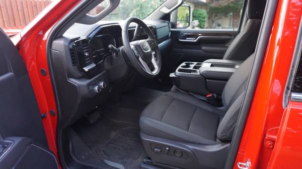 2024 GMC Sierra 2500 4x4 - Photo 9