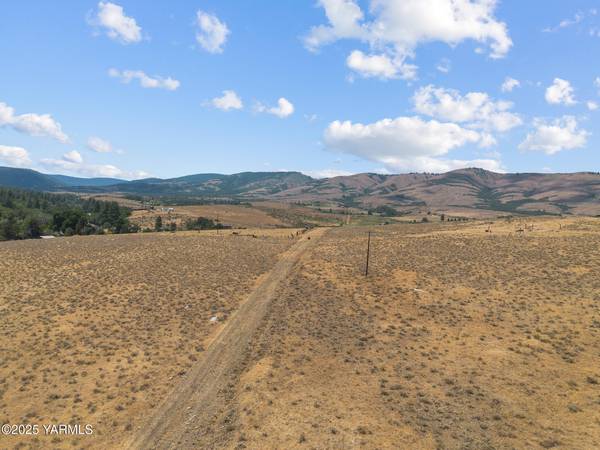 $100,000 premier acreage north of the South Fork Yakima River! 14.38 +/- acres (Yakima)64319761837058124