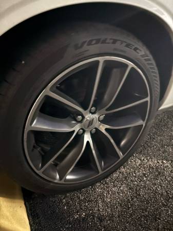 Dodge Challenger sxt-6 - $12,000 (Miami)63479917511171124