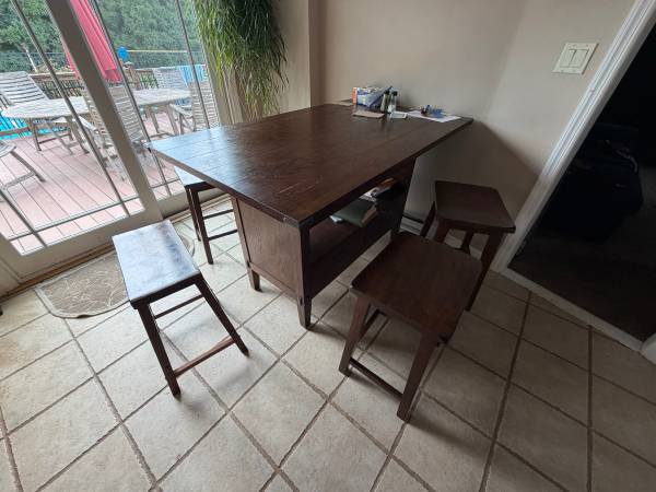 Beautiful solid wood table and stools 1