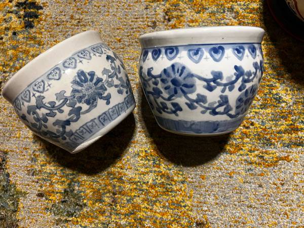Two Chinese pots 1