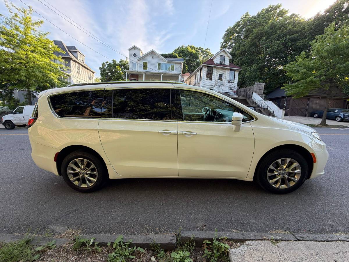 2021 Chrysler Pacifica Touring L AWD