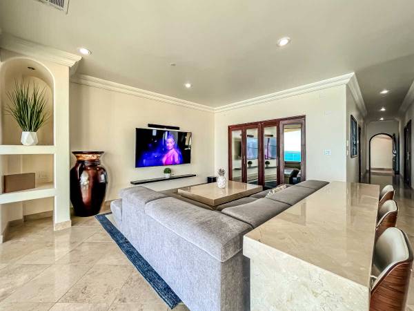 Luxury Oceanfront Condo with Breathtaking Views 1