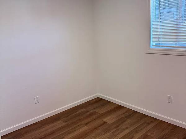 $1,520 / 2br - 933ft2 - this 2 bedroom/1 bath, single-story home with hardwood floors63413794042625121