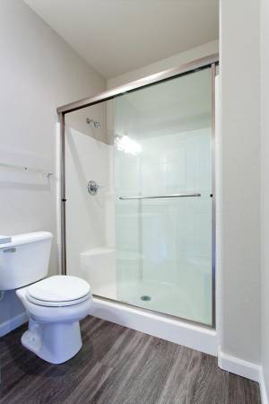 $1,873 / 2br - 1055ft2 - Oversized Windows & Vaulted Ceilings! Rare 2 BR Retreat (Kennewick)64030804200067123