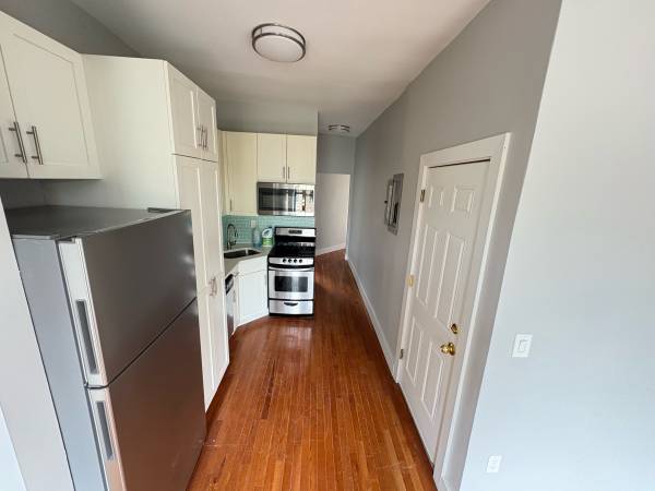 $2,899 / 3br - Gorgeous 3 Bedroom, 2 Full Bathroom with Laundry in Unit (Crown Heights)63809042288129121