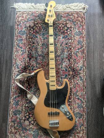 squier jazz bass 1