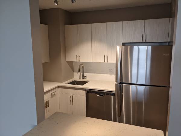 $2,195 Estudio de Lujo con Ventanas del Piso al Techo. ¡A Pasos del Casco Antiguo! (Lincoln Park)63781351272707120