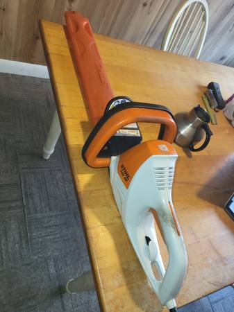 STIHL HSE 52 Electric Hedge Trimmer 1