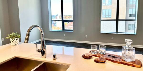 $3,733 / 2br - 1155ft2 - 10’ Ceilings, Hotel Lobby Hearth Room, Public Transportation (1127 15th St, Sacramento, CA)64044028582529122