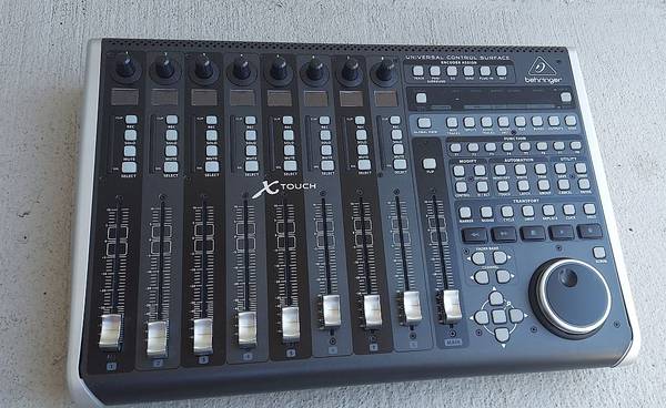 Behringer X-Touch 1