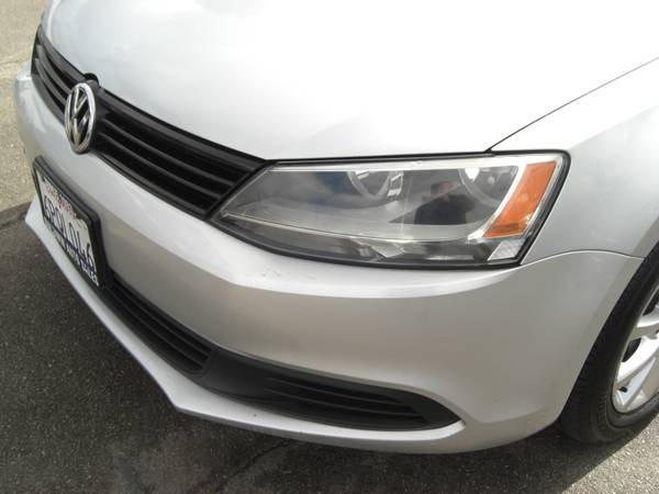 2011 VW Jetta SE moonroof alloys keyless entry alarm all records 4cyl - $6,599 (Escondido)63618373707521124