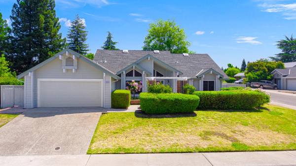 A home with Character - Home in Orangevale. 3 Beds, 2 Baths 1